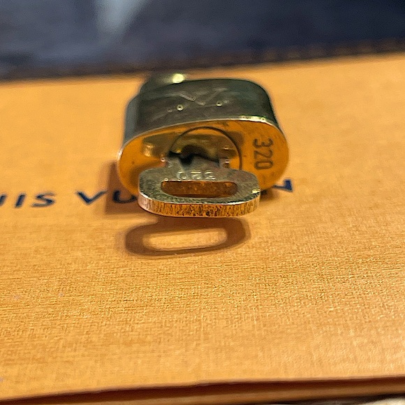 Lot of 2 Authentic Louis Vuitton Lock and Key Sets  #319 and #320 - Picture 5 of 13